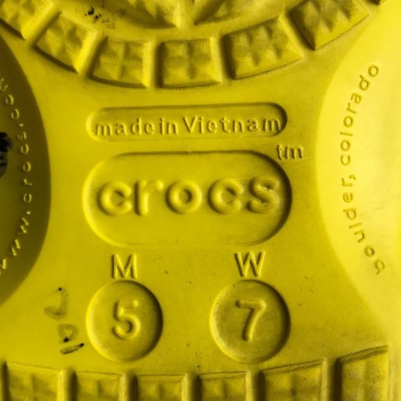 Crocs Baya Clogs Yellow Waterproof Slip On Sandals Women’s Size 7 - Picture 11 of 12